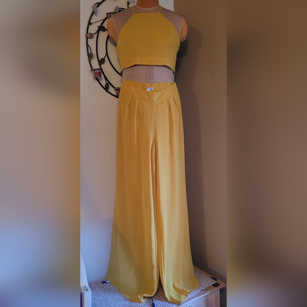Womens 2pc set - Picture 2 of 3